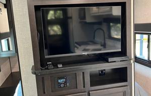 Family/Pet friendly! Sleeps 8! Generator included!