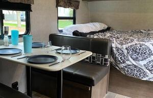 NO LIMITS! Easy tow! Sleeps 5! BUNKS!