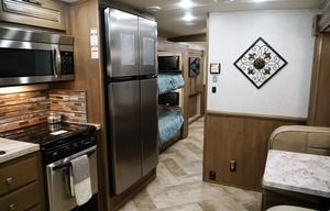 Enzo: New, Kid friendly, 2 full bath, washer/dryer