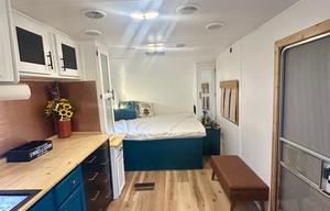 Off-grid, Renovated GLAMPING in the "Prowler"