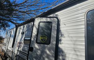 2022 Coleman Lantern 334BH