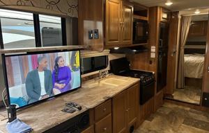 Pocket-Friendly Paradise: Spacious + 125 mi