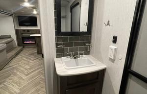 Sleeps 10! 2022 Forest River.