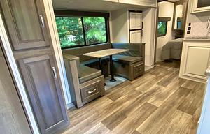 30’ RV,  King bed, Bunk Beds, Big kitchen