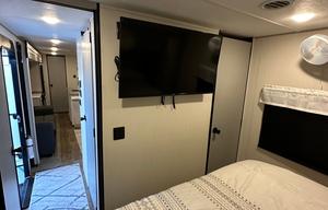 2022 Family Friendly Triple Slideout Camper Rental