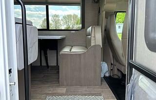 25ft Thor Coleman - Fully stocked and pet friendly