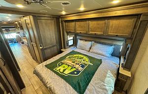 Tiffin Allegro Bay Super C