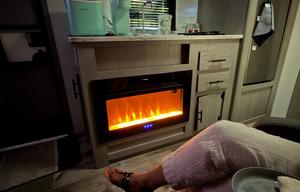 Portable Airbnb\2024 Dutchman Coleman Lantern 17B