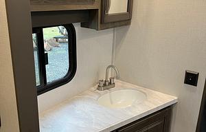 Family friendly bunkhouse with a king sized bed!