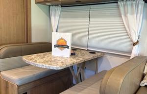 Very clean fully loaded 2020 Chateau 28E