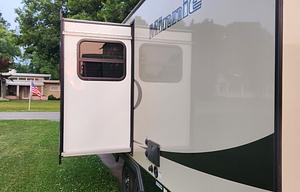 2017 Winnebago Minnie 2455 BHS