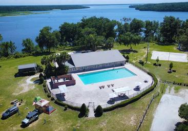 Lake Oklawaha Resort