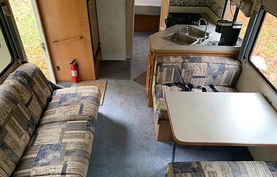 2001 Thor Motor Coach Four Winds 28A Chevy