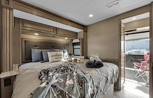 North Cascades Bounder | Luxury | Spacious | Vegas