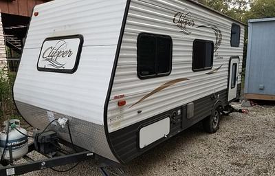 2016 Coachmen RV Clipper Camping Trailers 17bh RV rental photo 2