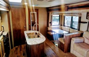 2017 Keystone Cougar Lite, Luxury Condo on Wheels!