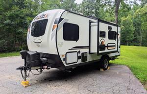 GeoPro | Modern, Cozy & Well-Equipped, Easy to Tow