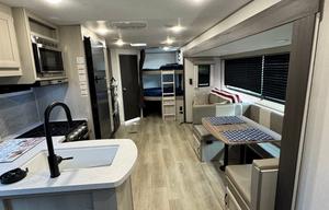 Beautiful Family Friendly 33 ft. Aurora RV