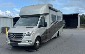The Wayfarer Luxe – Tiffin Mercedes Diesel Class C