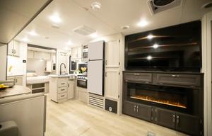 Beautiful Family Friendly 33 ft. Aurora RV