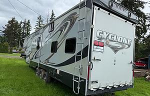 2012 Cyclone HD Edition RV rental photo 5