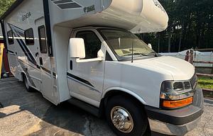 2025 Thor Motor Coach Geneva 22VT Chevy RV rental photo 3