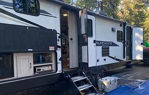 Fun Family Trailer! '22 Sundance Ultra Lite