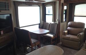 Hartland  2013 Bighorn RL2070 5th wheel.