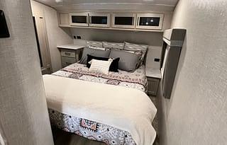 Luxury fifth wheel