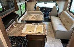 2020 27 ft Cozy Cruiser