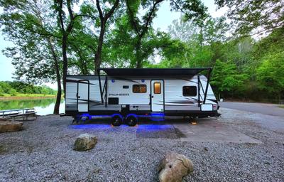 ★Full Size BUNKS★Private Queen Room★Exit 407