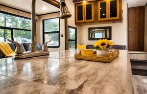 2 Bedroom/2 Bath w tub Luxury Fifth WheelGWTX 2797