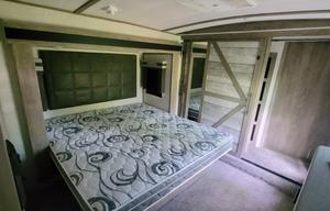 Full Sized Fifth Wheel for Full Time Fun