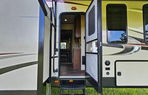 2 Bedroom, 2 Bath Luxury RV
