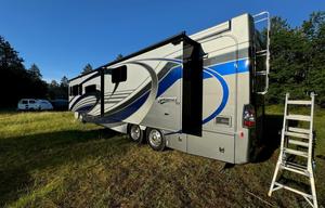 Megawatt: Solar Off-Grid Luxury Class A w/ Wifi