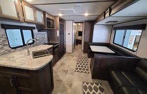2021 Dutchmen RV Coleman Lantern Series 334BH RV rental photo 14
