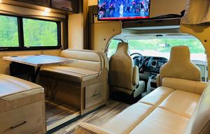 2022 Thor Four Winds 31E (with Bunkhouse)