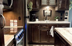 Phoenix Luxe Retreat – 2 Bedroom Family 5th Wheel