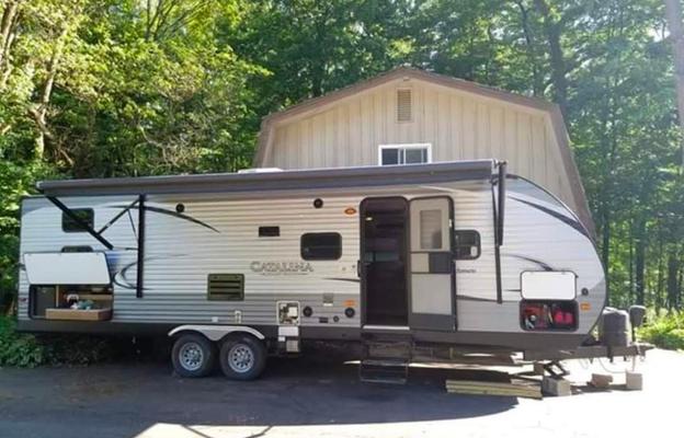 2017 Catalina Legacy 293QBCK RV rental photo 1