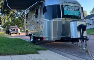 2014 Airstream RV Flying Cloud 19