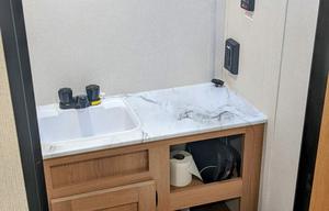 Clean 2022 Camper W/ Queen Room and Bunk Room
