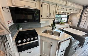 Modern Farmhouse Bunkhouse Motorhome 2022 Alante