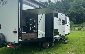 The Sunny Rig | DELIVERY/SET UP | Outdoor Kitchen