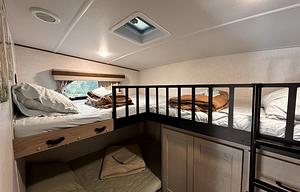 Modern Fifth Wheel – Your Home on the Road