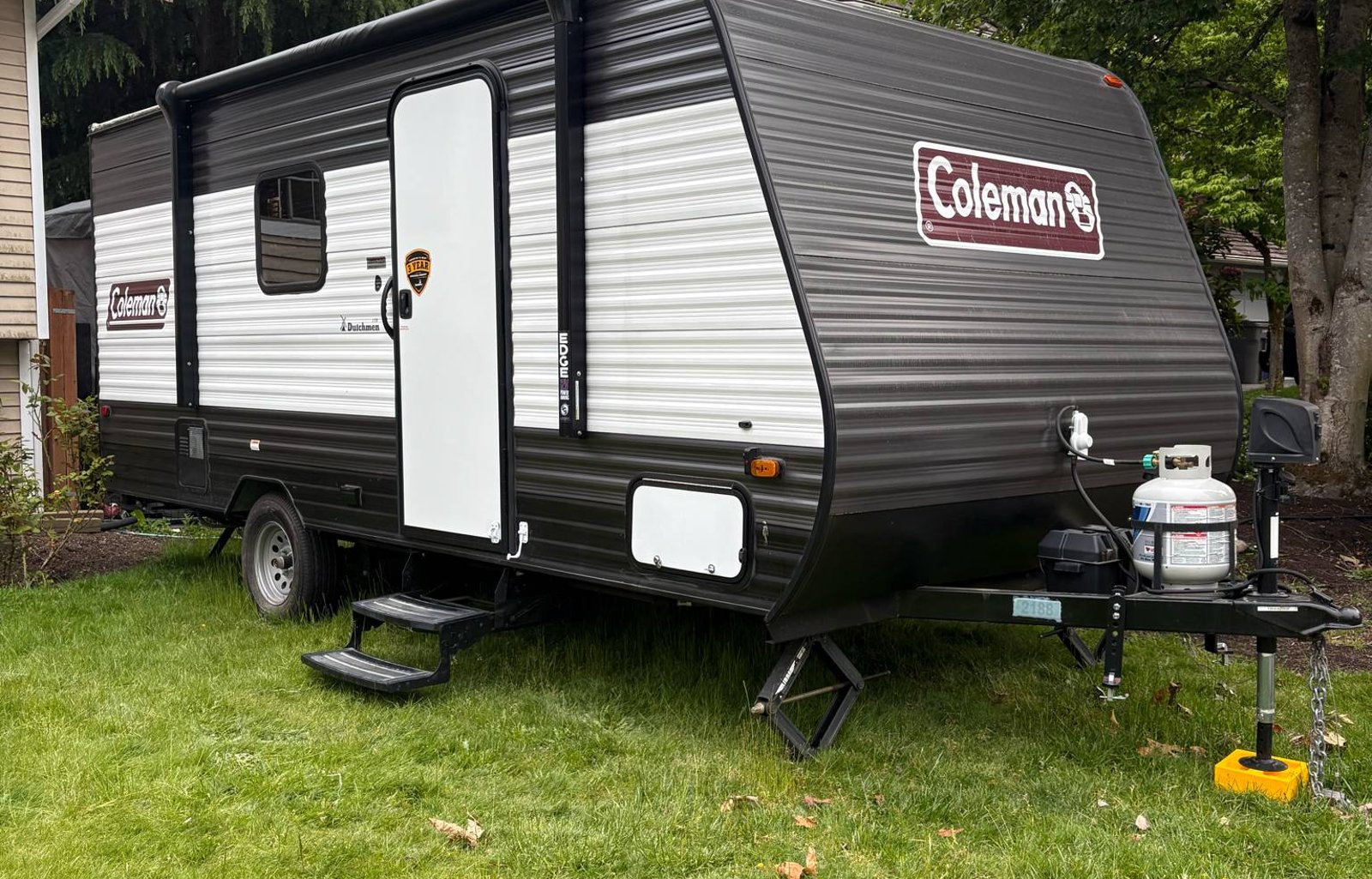 2021 Coleman-Fully Loaded Glamping Travel Trailer!