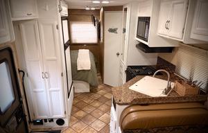 Alaska Adventure RV | Sleeps 6 | Easy Drive