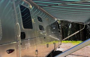 27 foot international - Power awning, Rear Hatch!