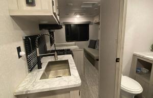 Cozy couples camper 2022 EAST TO WEST Silver Lake
