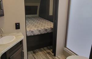 Dual-Suite Retreat Family Bunkhouse 32' Transcend