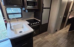 Jake and baylee's Rv pet and kid friendly!!